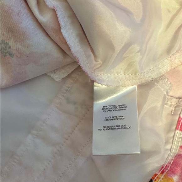 Isaac Mizrahi Pink Floral Print Shorts Bold Resort Wear Summer Vacation Chic, 14 - Picture 4 of 7